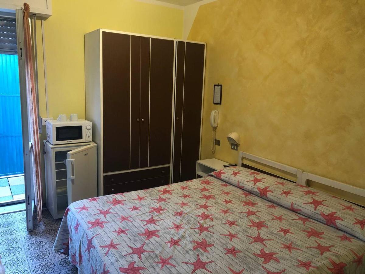 Hotel Wega Белларія-Іджеа-Марина Екстер'єр фото