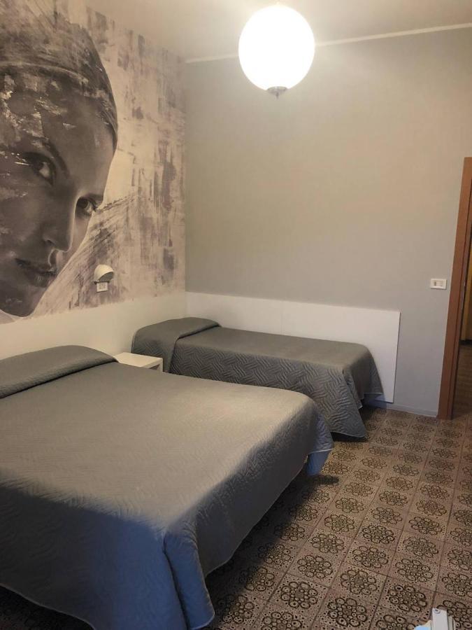 Hotel Wega Белларія-Іджеа-Марина Екстер'єр фото