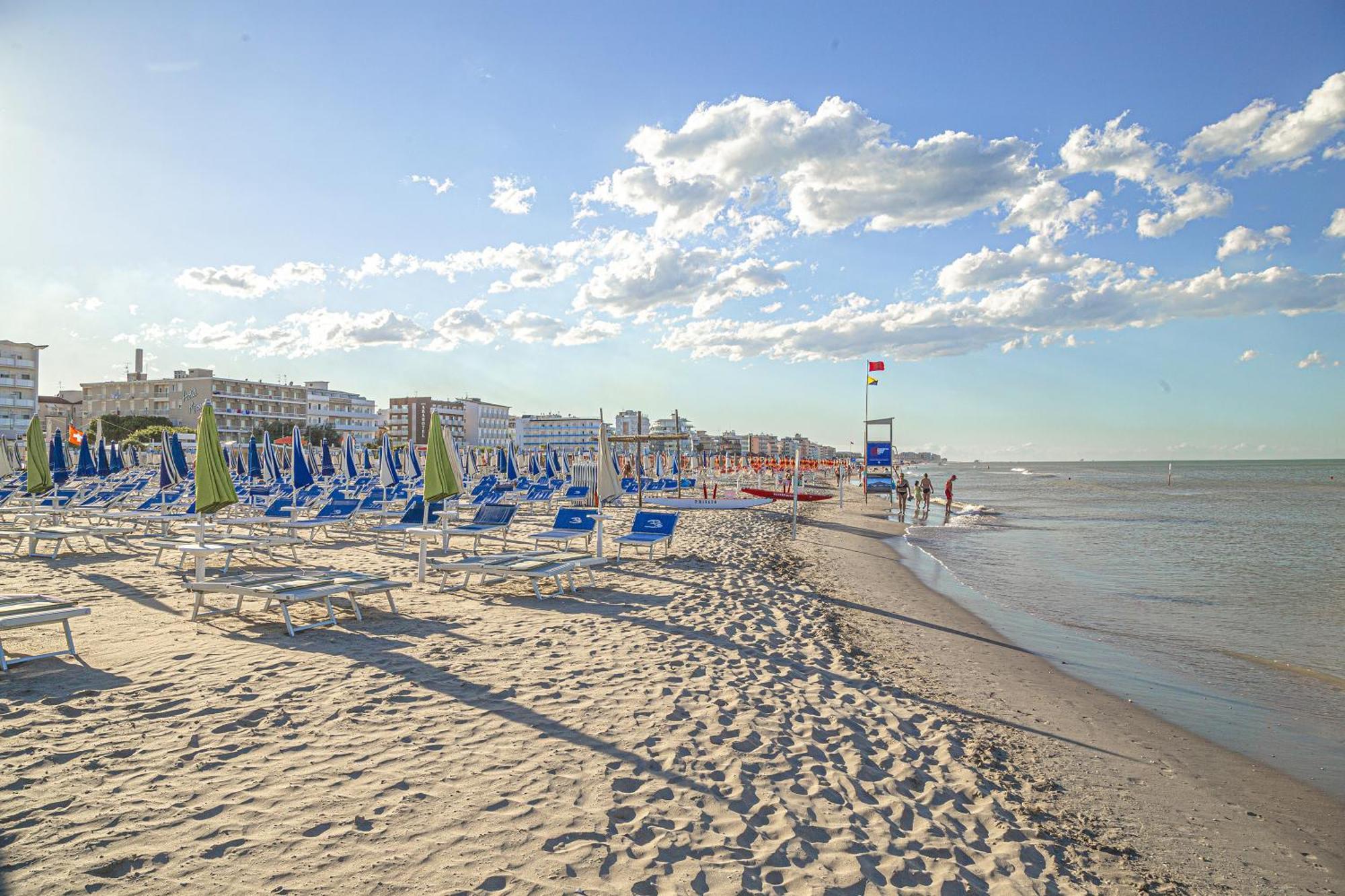 Hotel Wega Белларія-Іджеа-Марина Екстер'єр фото