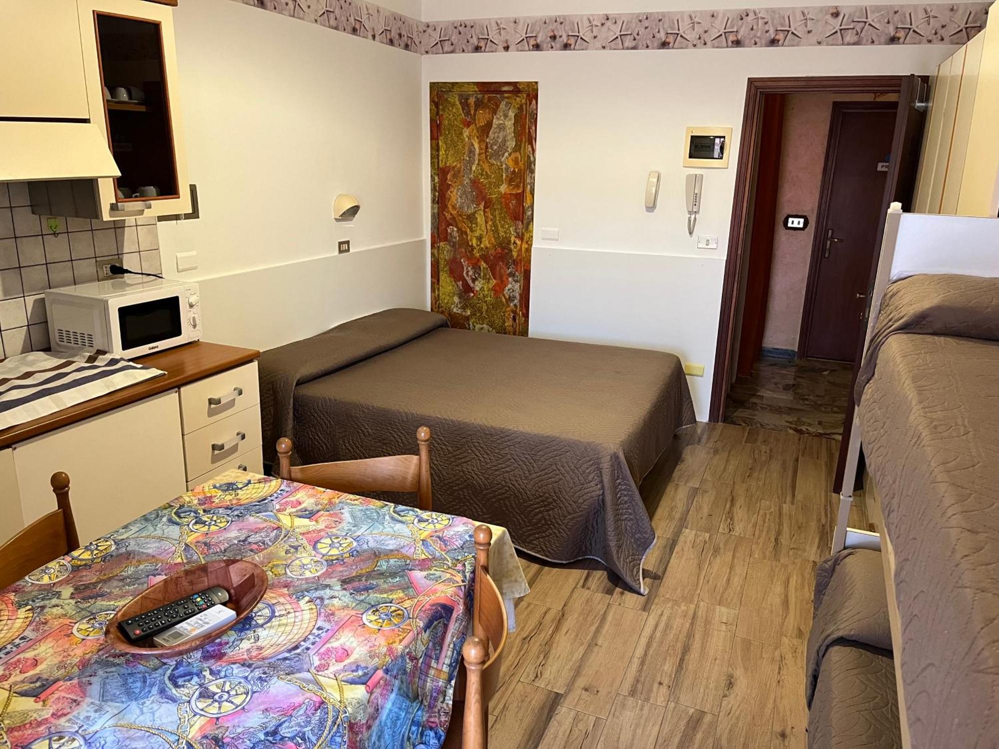 Hotel Wega Белларія-Іджеа-Марина Екстер'єр фото